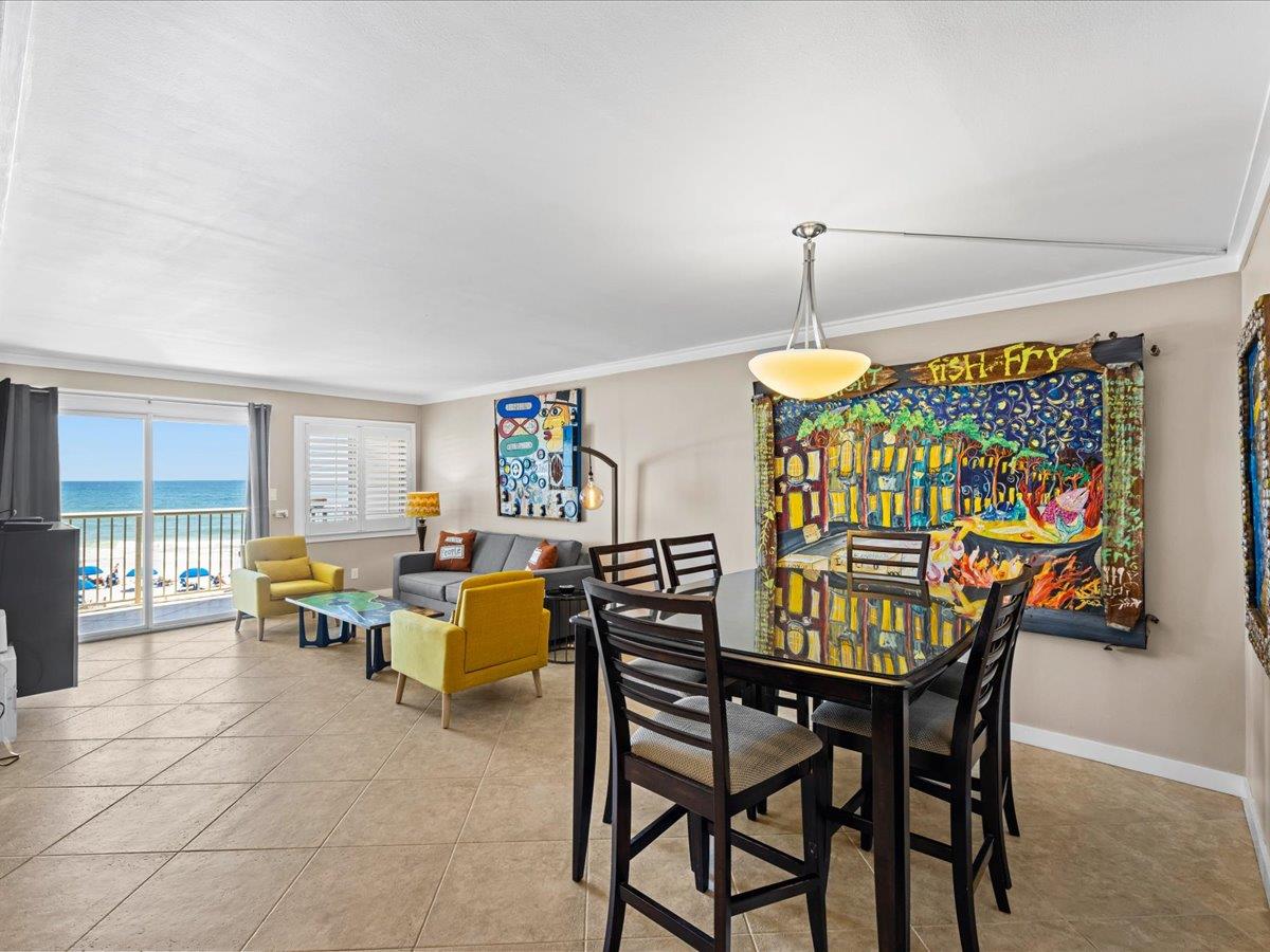 Holiday Surf and Racquet Unit 301 9