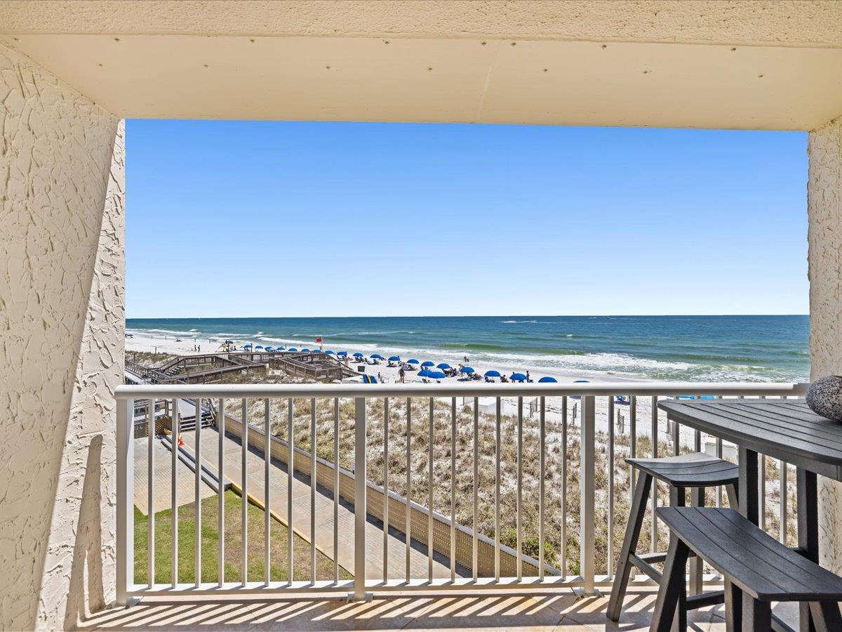 Holiday Surf and Racquet Unit 301 24