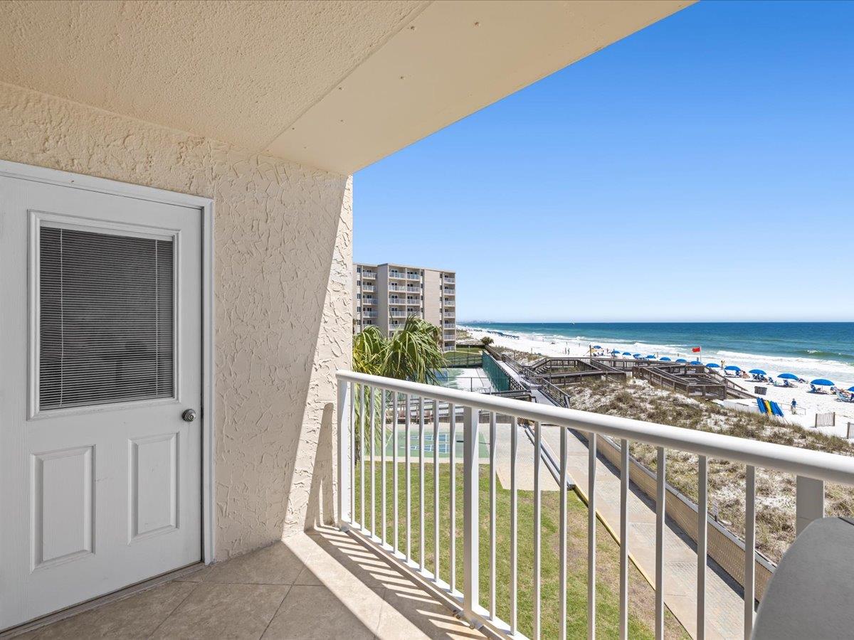 Holiday Surf and Racquet Unit 301 25