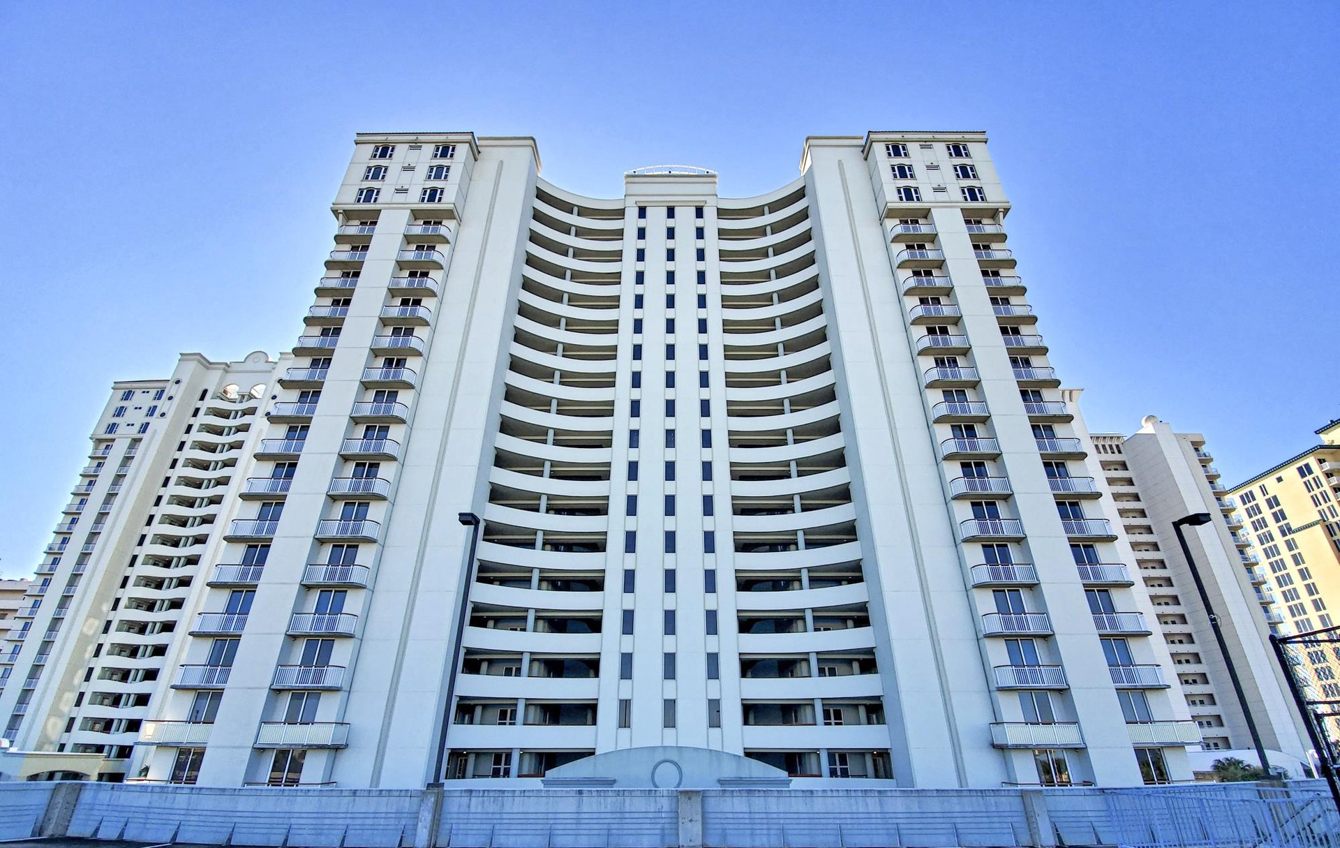 Beach Colony West 11F 39