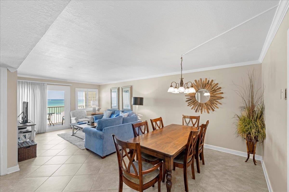 Holiday Surf and Racquet Unit 523 6