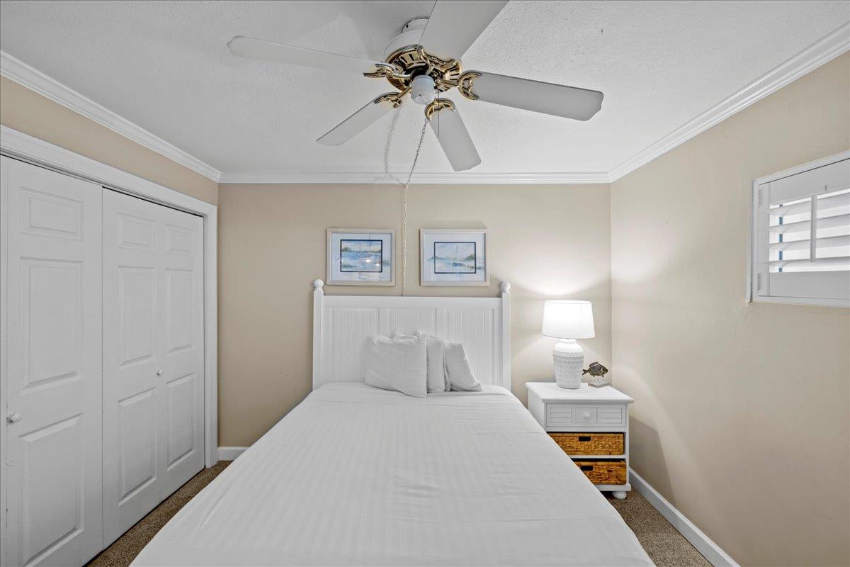 Holiday Surf and Racquet Unit 523 12