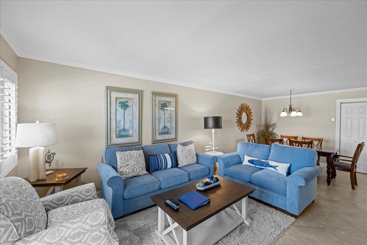 Holiday Surf and Racquet Unit 523 18