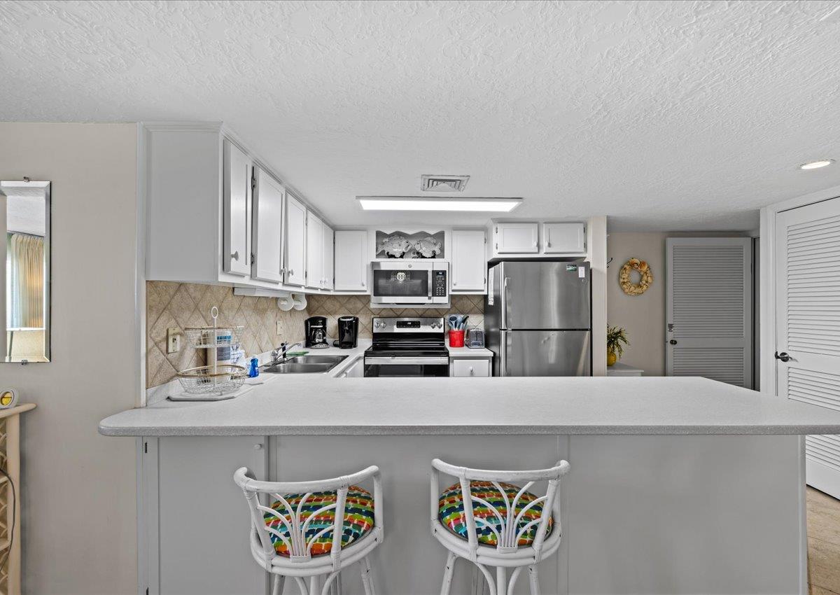 Holiday Surf and Racquet Unit 702 3