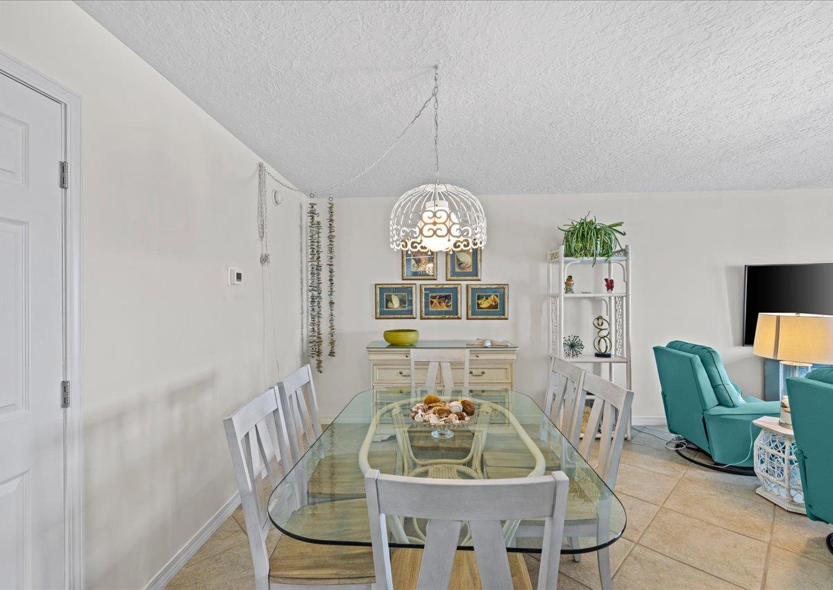 Holiday Surf and Racquet Unit 702 12