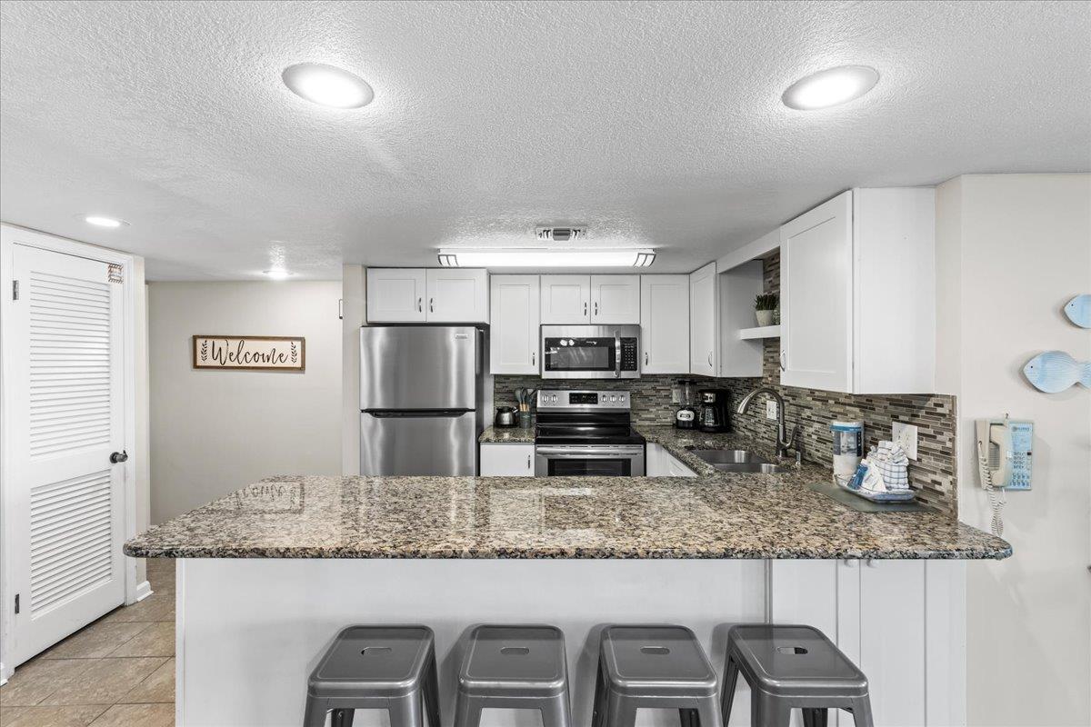 Holiday Surf and Racquet Unit 623 13