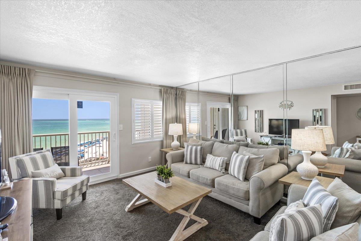 Holiday Surf and Racquet Unit 623 15