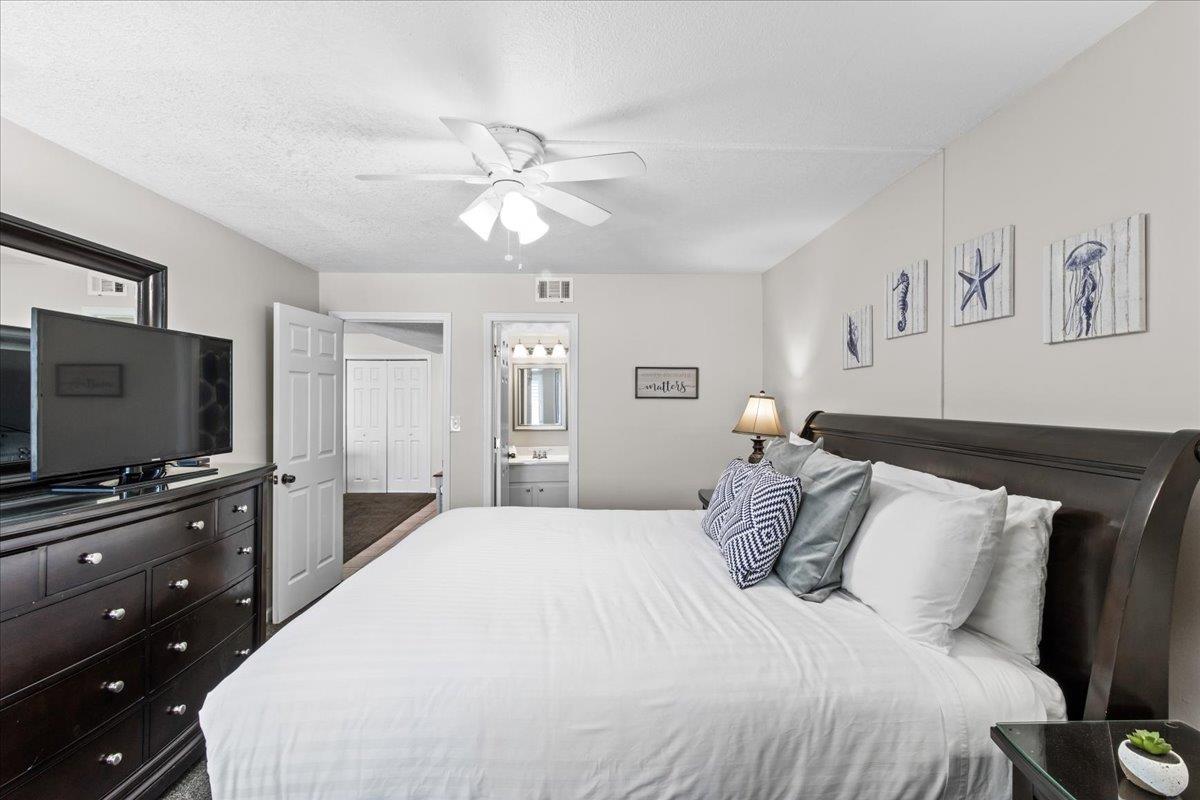 Holiday Surf and Racquet Unit 623 22