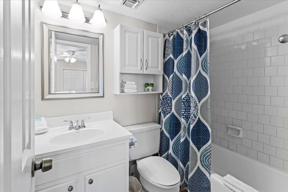 Holiday Surf and Racquet Unit 623 23