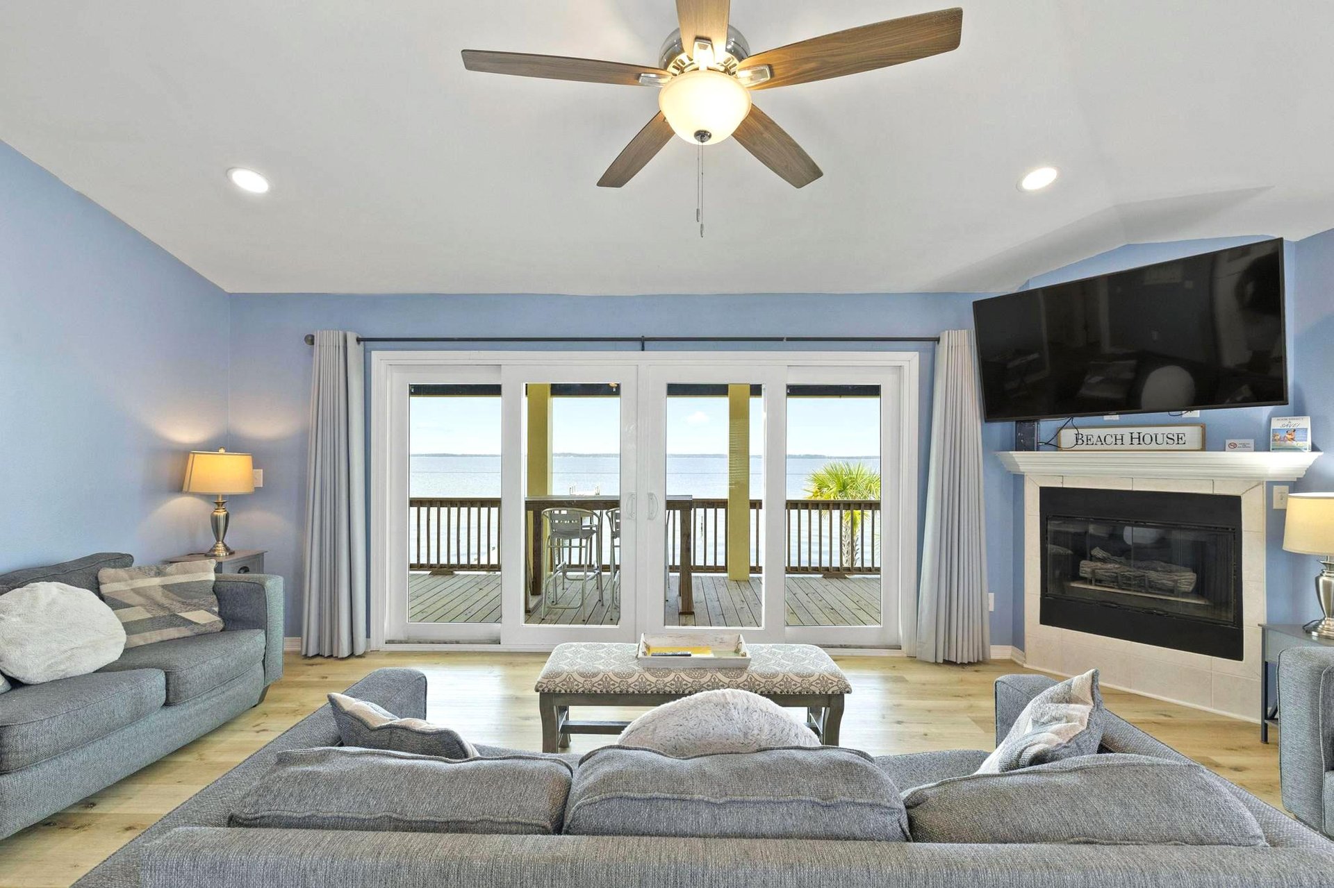 Via De Luna 109  Soundz Amazing 9