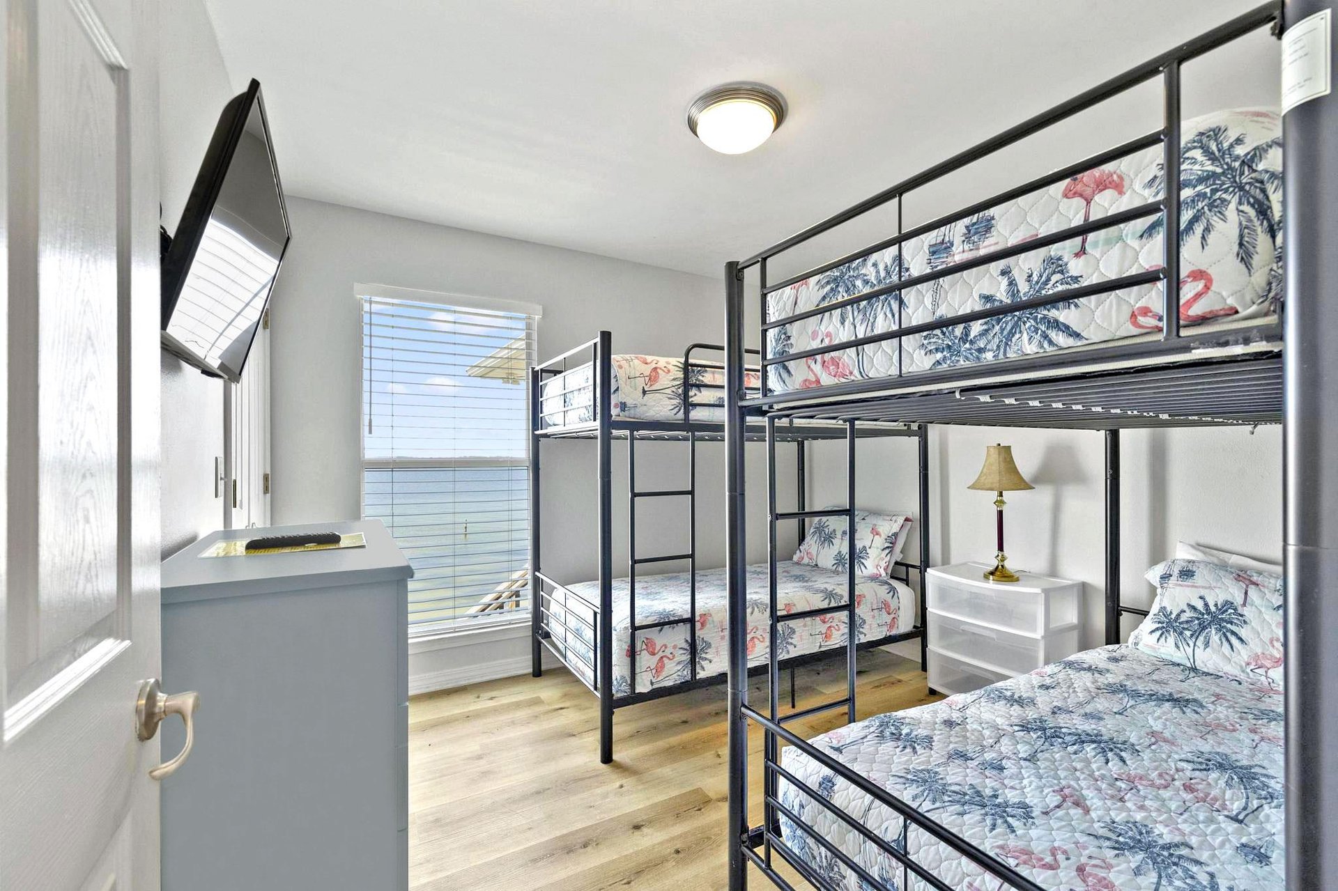 Via De Luna 109  Soundz Amazing 16