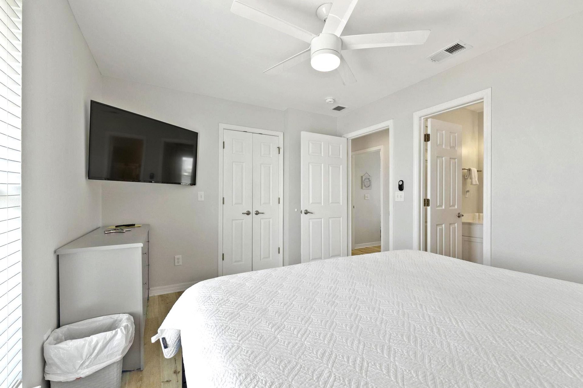 Via De Luna 109  Soundz Amazing 23