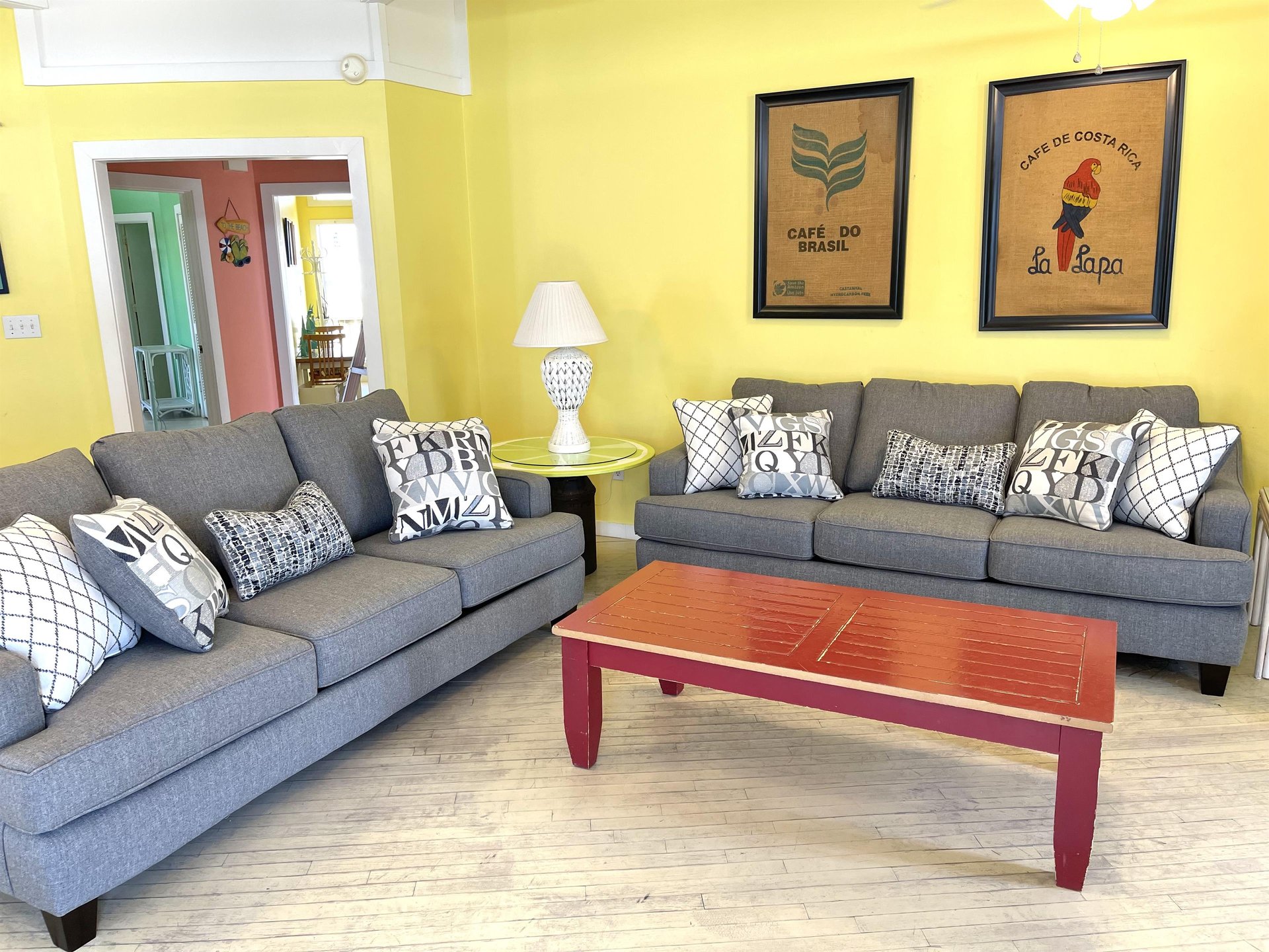 Birdcage  Pet Friendly 9