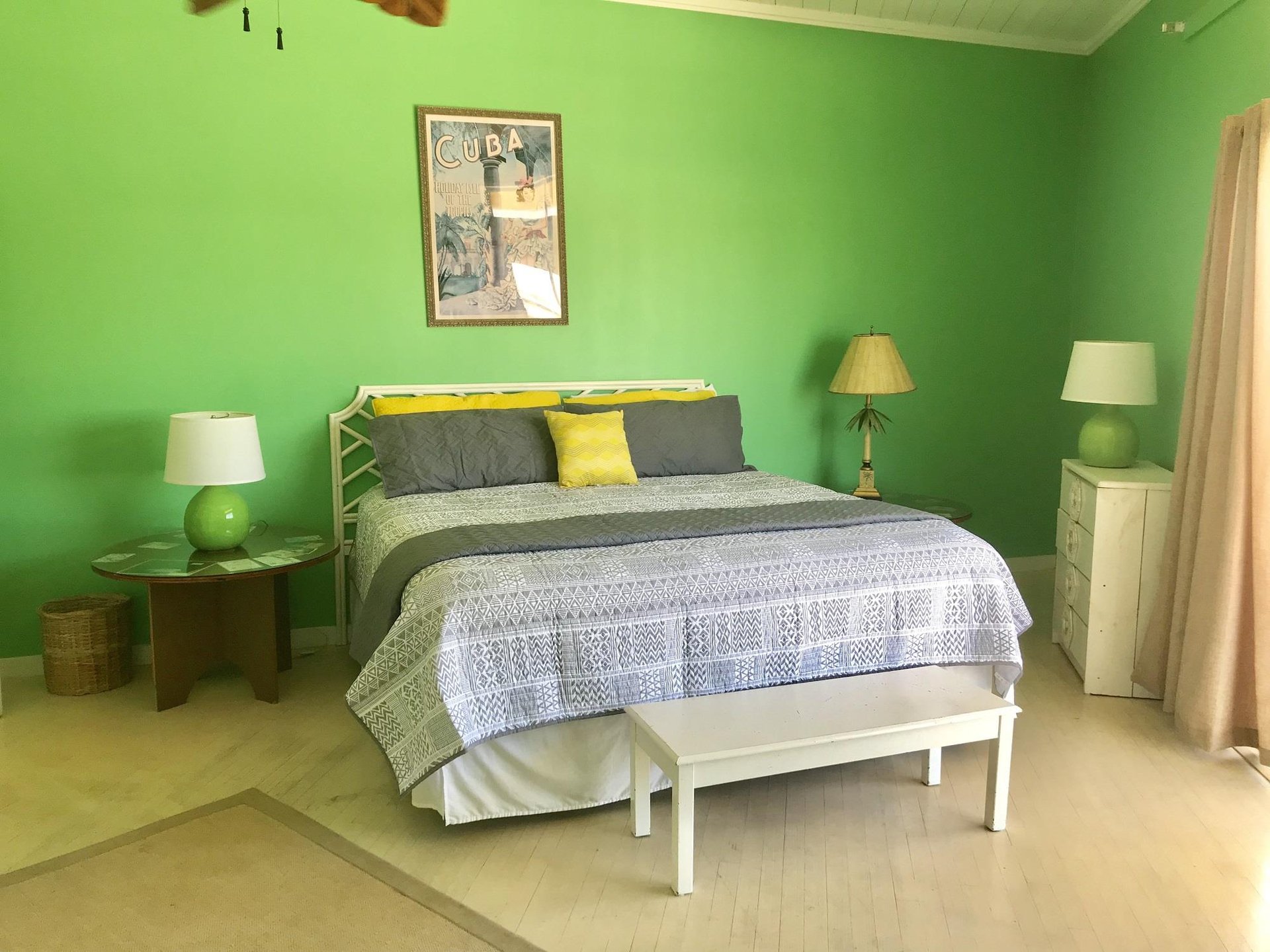 Birdcage  Pet Friendly 13