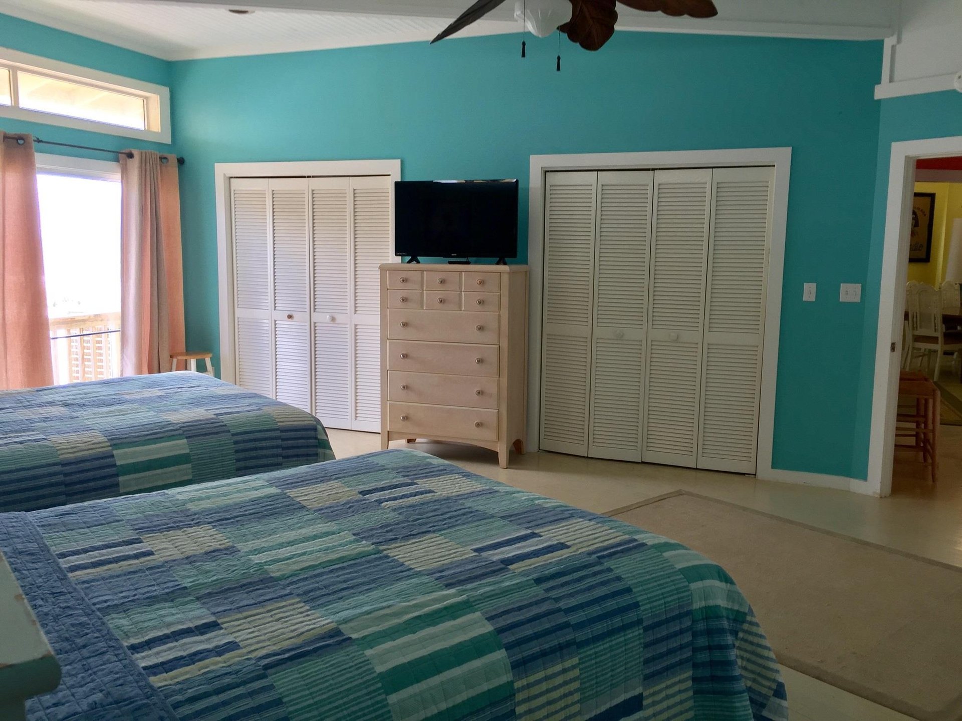 Birdcage  Pet Friendly 16