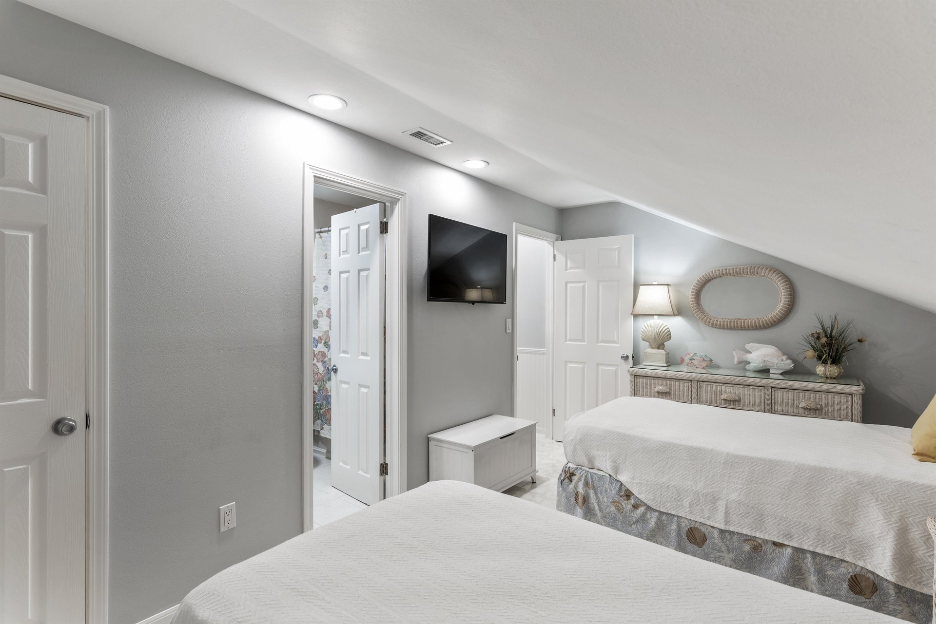 Coral Reef Club 43 18