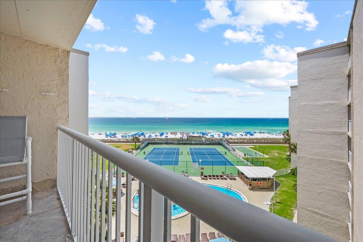 Holiday Surf and Racquet Unit 513 3