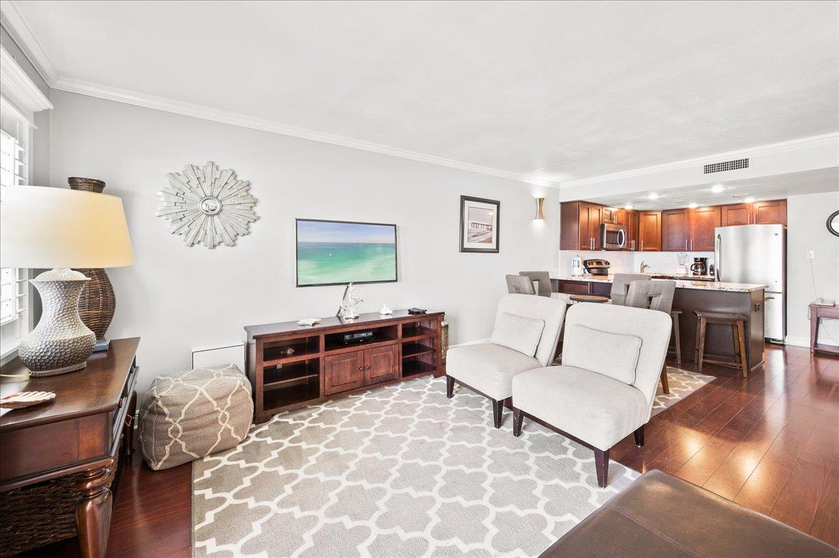 Holiday Surf and Racquet Unit 513 12