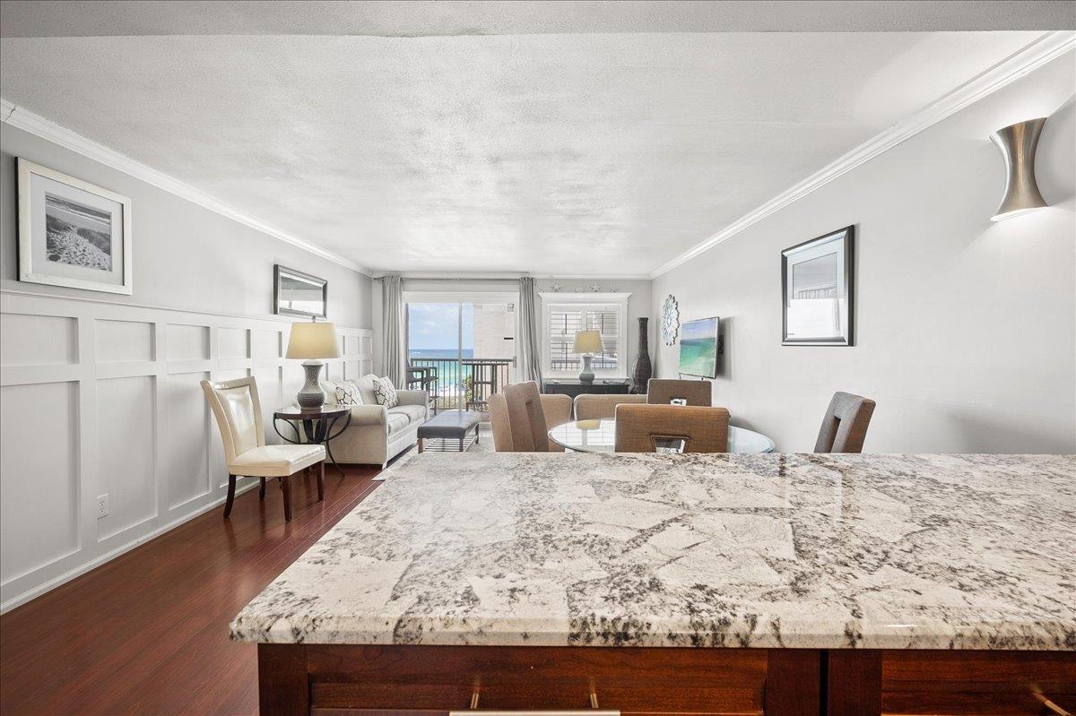 Holiday Surf and Racquet Unit 513 18