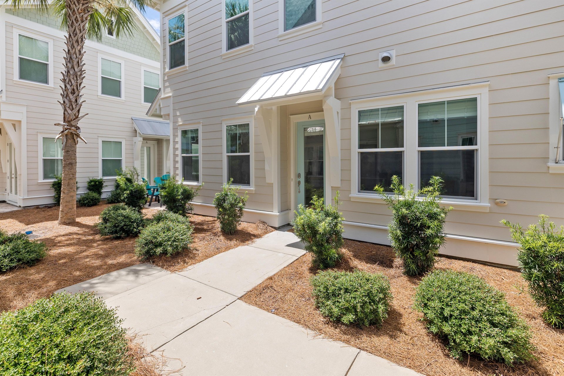 Paradise by the Pool 33