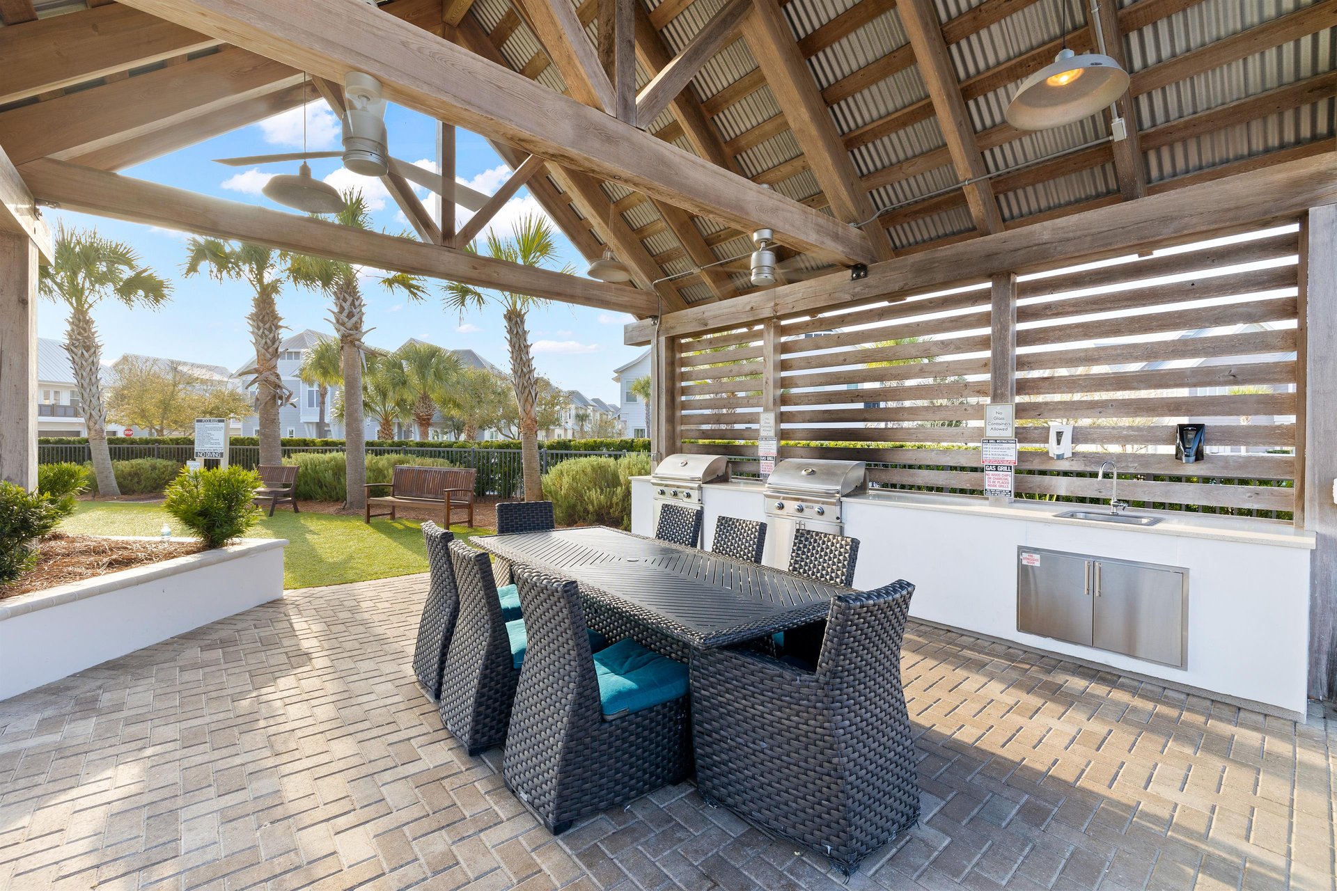 Paradise by the Pool 39