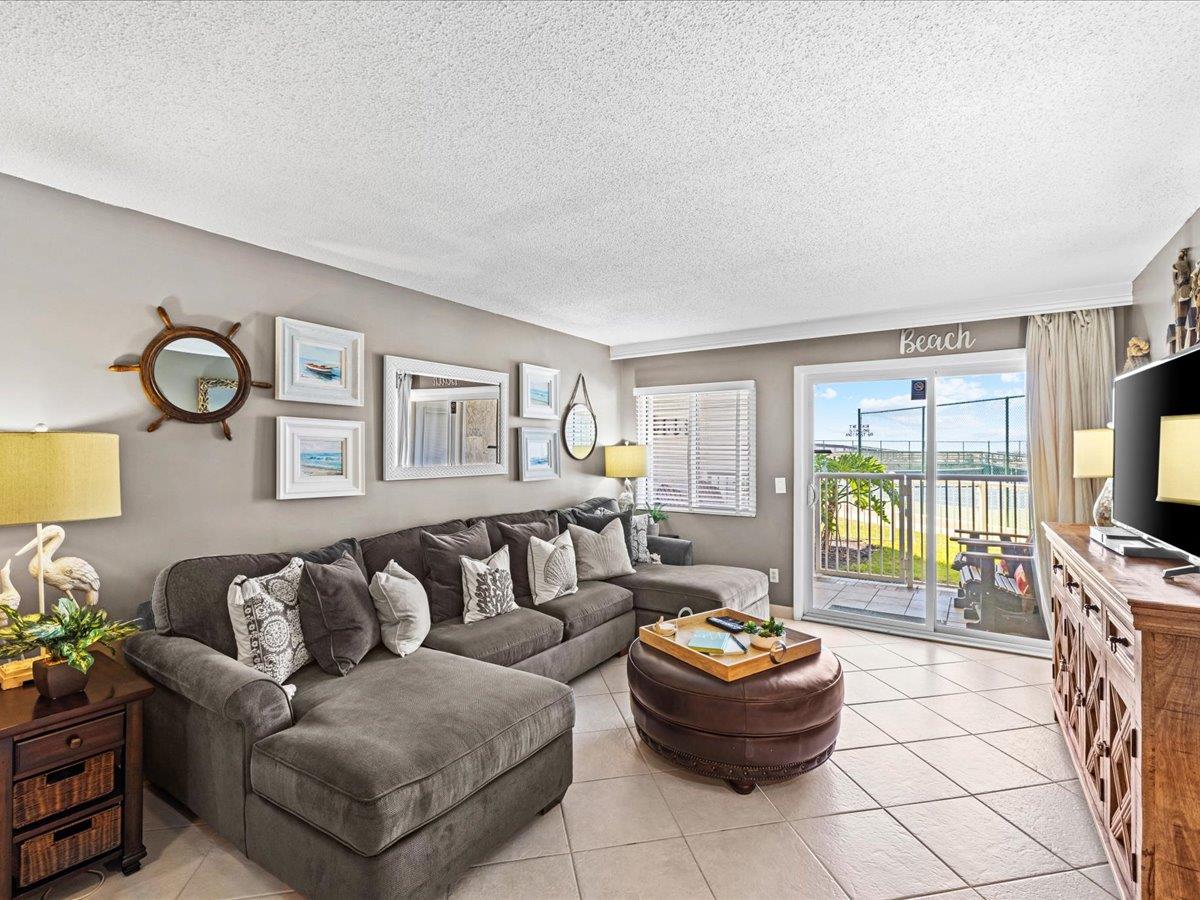 Holiday Surf and Racquet Unit 116 1