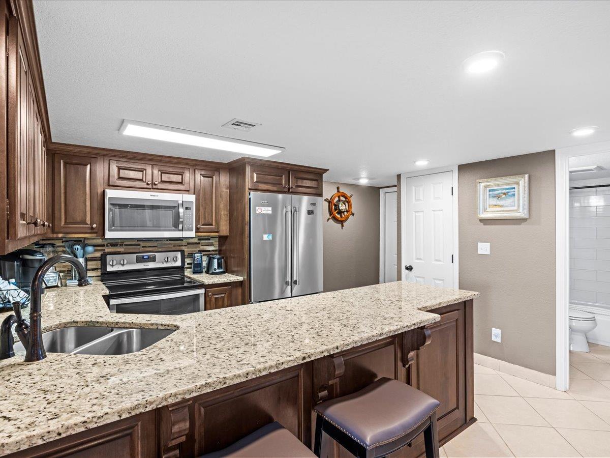 Holiday Surf and Racquet Unit 116 6