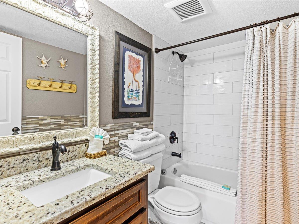 Holiday Surf and Racquet Unit 116 22