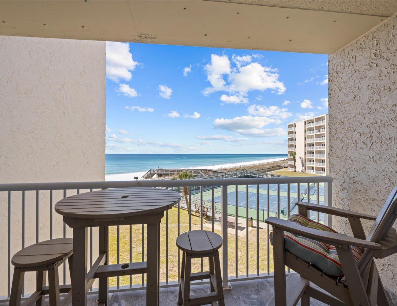 Holiday Surf and Racquet Unit 321 25