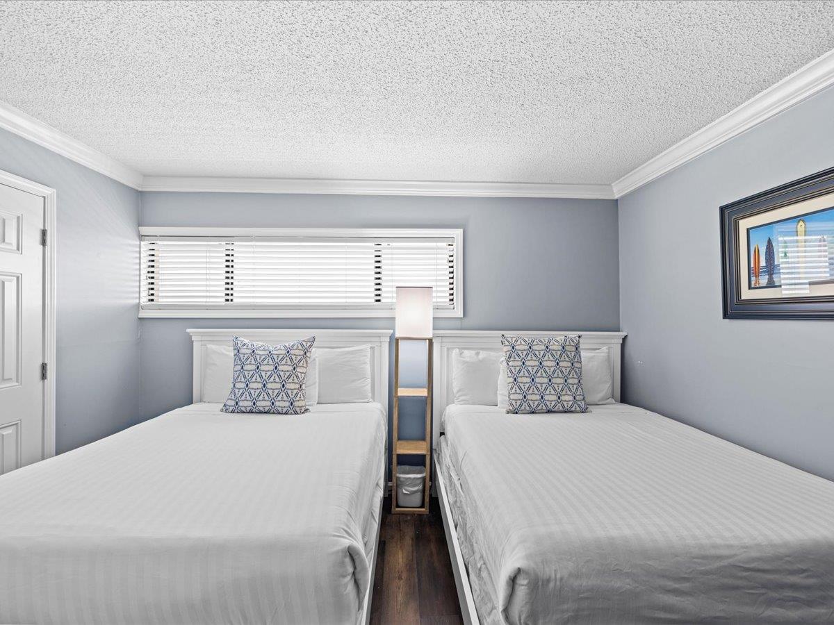 Holiday Surf and Racquet Unit 515 9