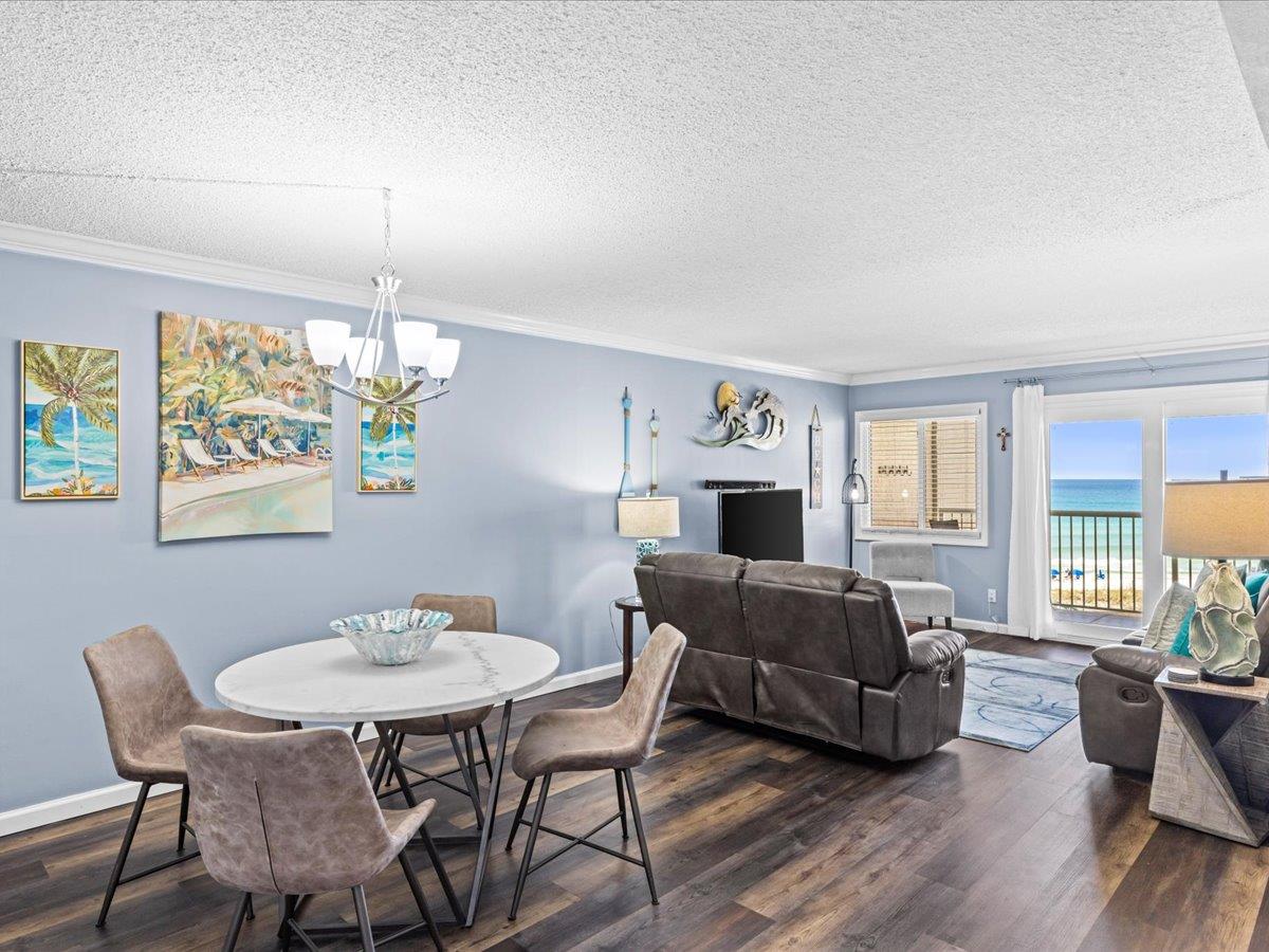 Holiday Surf and Racquet Unit 515 12