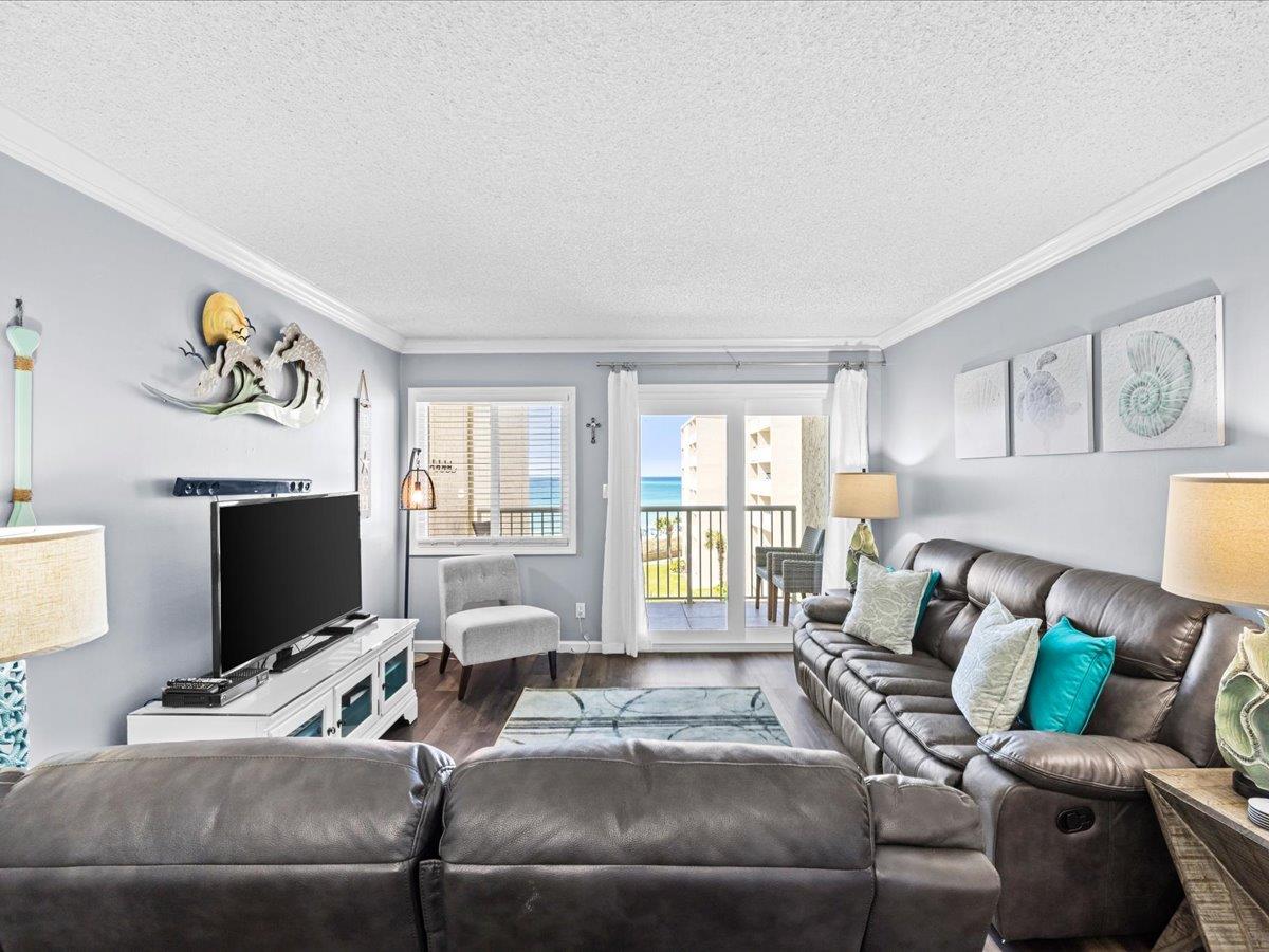 Holiday Surf and Racquet Unit 515 15