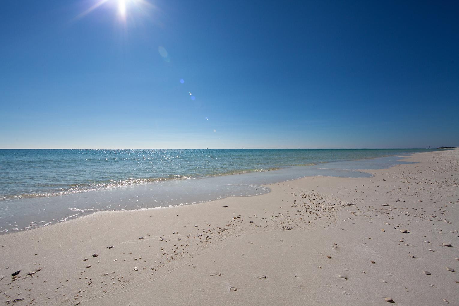 Holiday Surf  Racquet Club 624 32