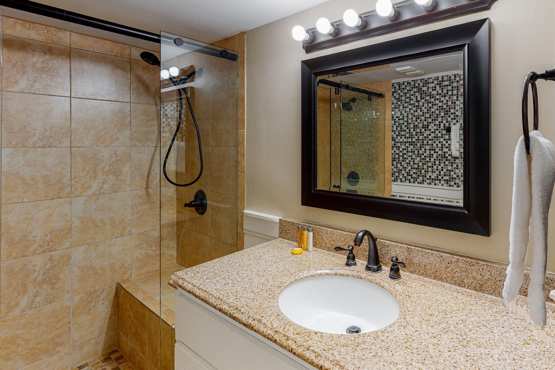 Emerald Towers 0106 12