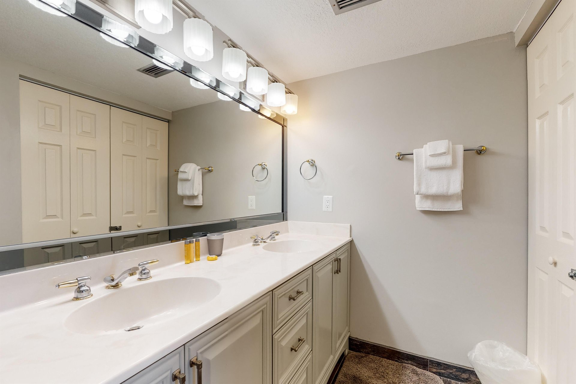 Emerald Towers 0903 6