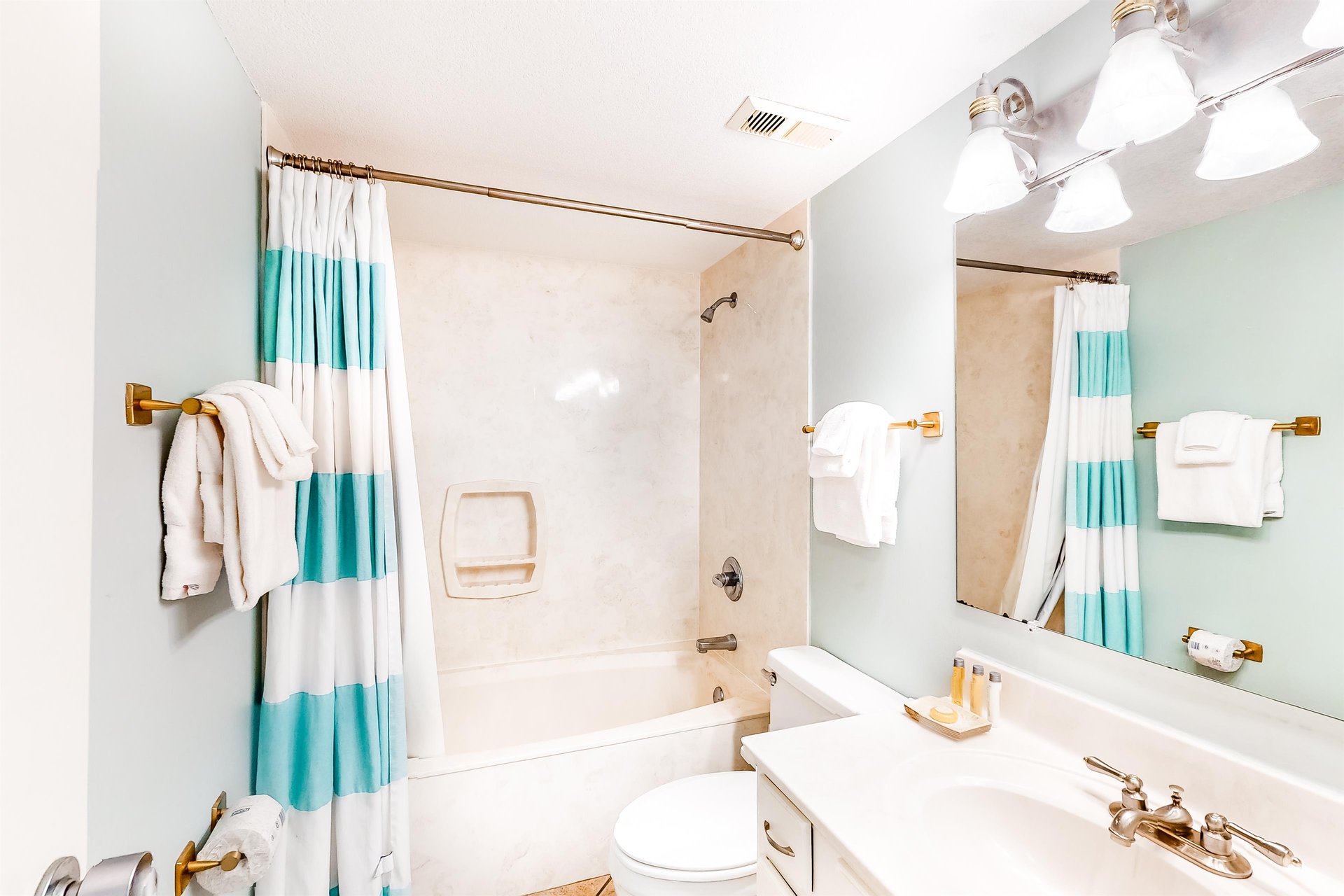 Emerald Towers 1204 13