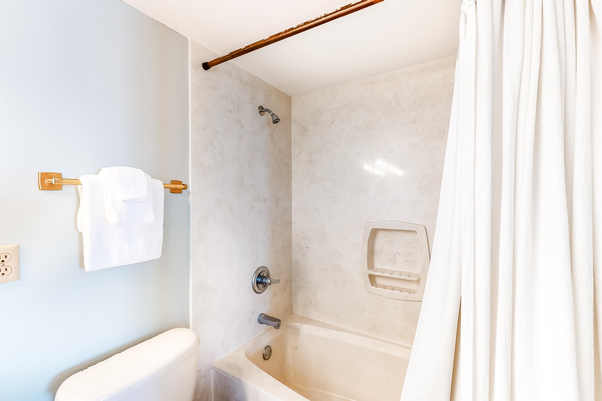 Emerald Towers 1204 14