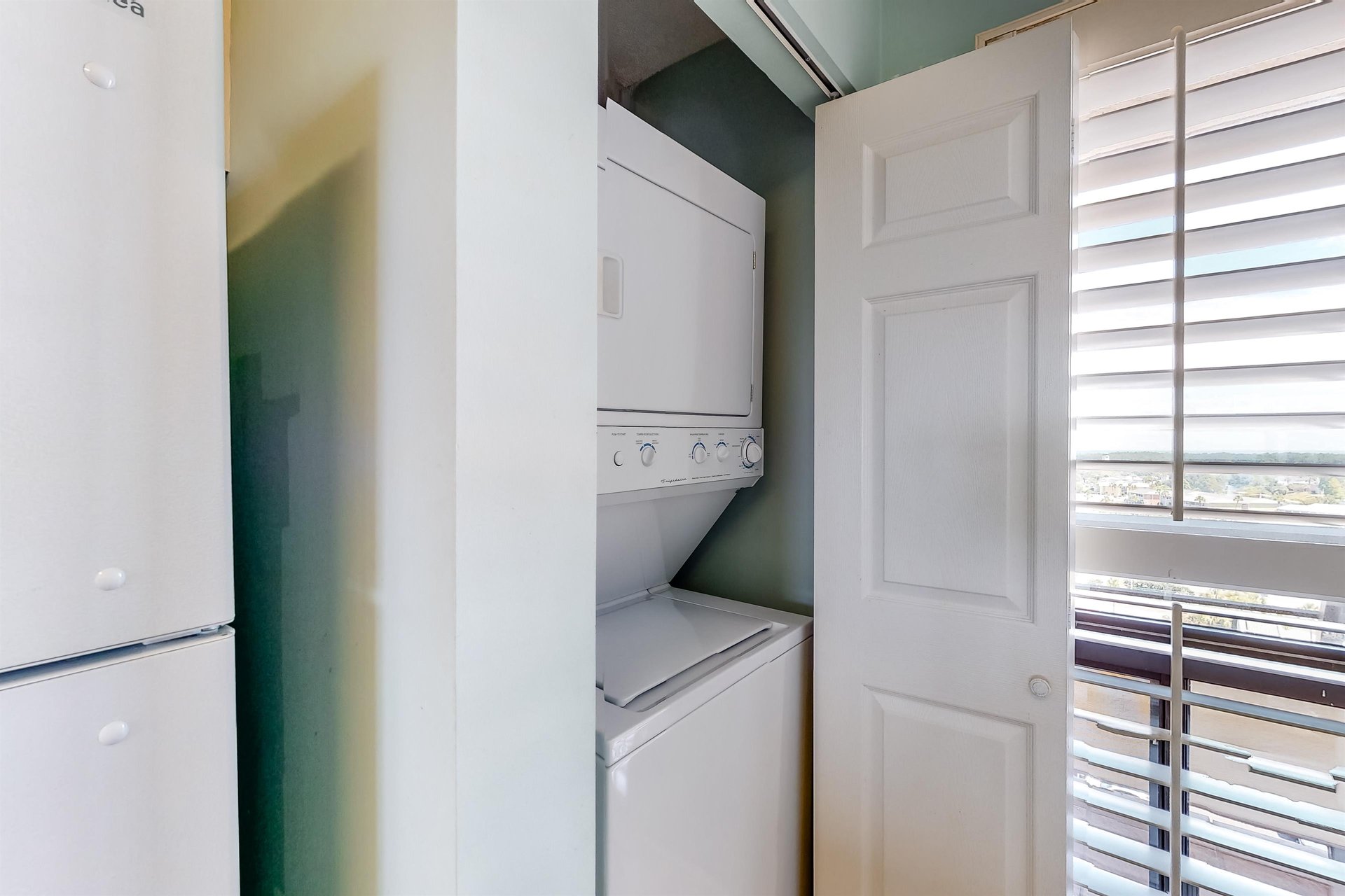 Emerald Towers 1204 19