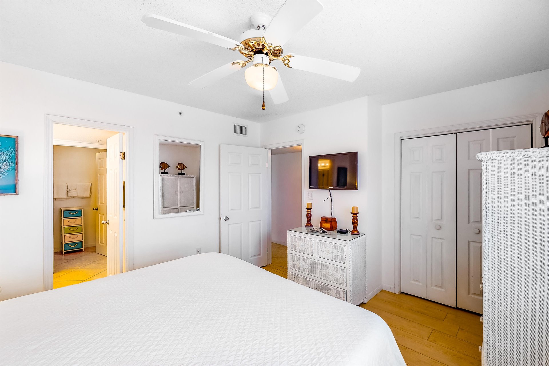 Emerald Towers West 4004 10