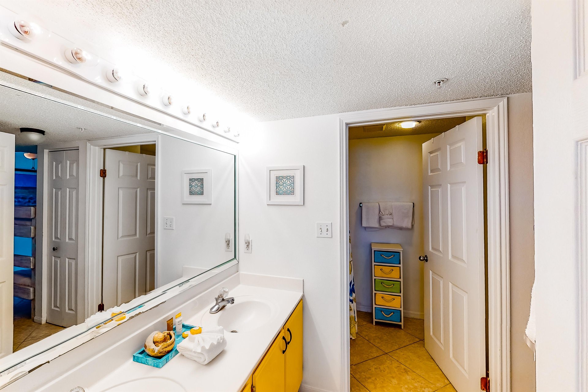 Emerald Towers West 4004 11