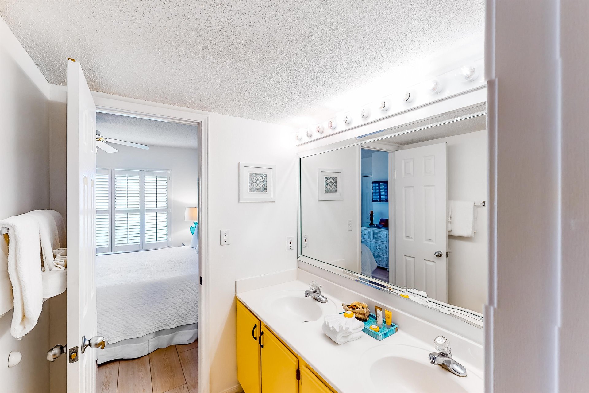 Emerald Towers West 4004 13