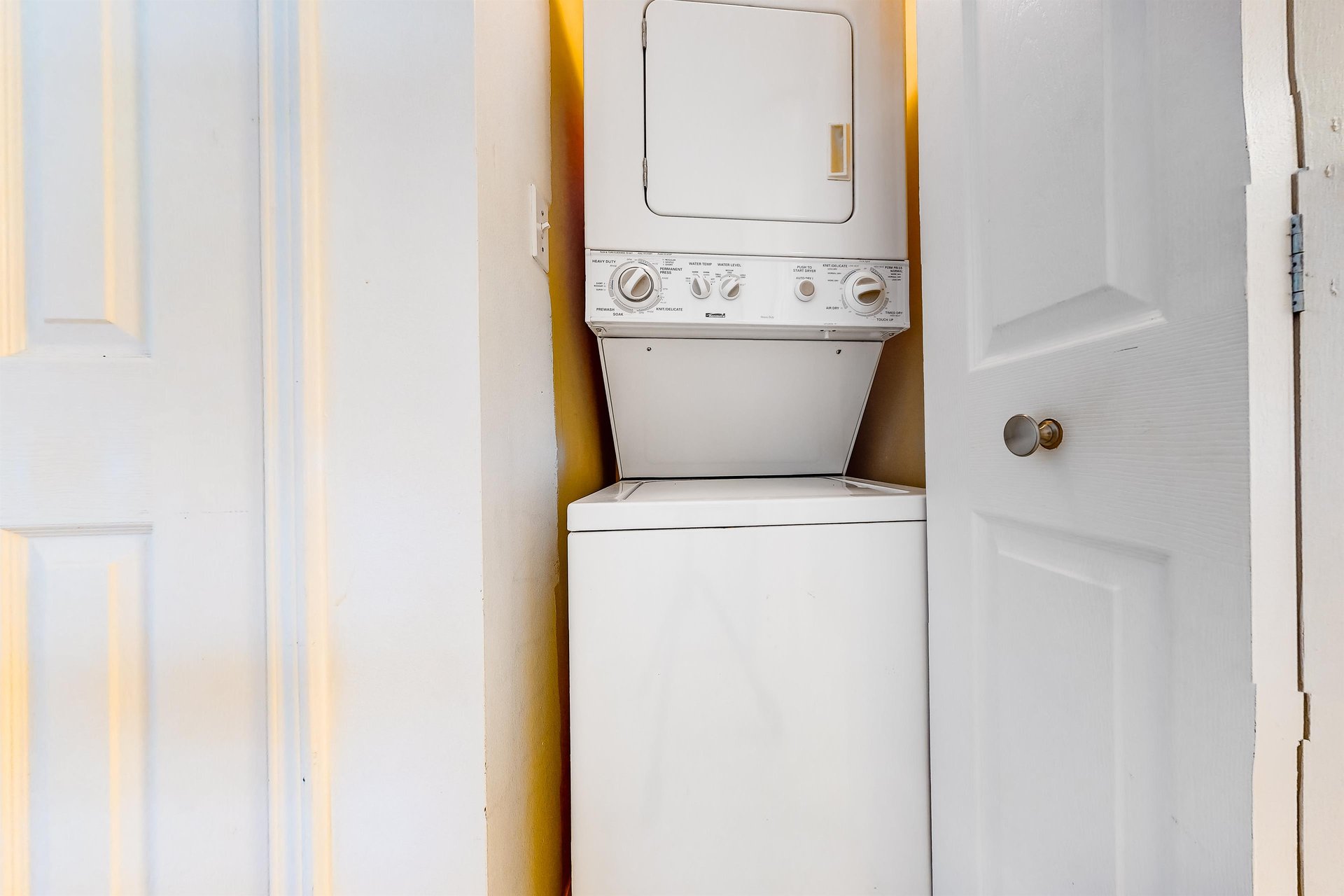 Emerald Towers West 4004 14