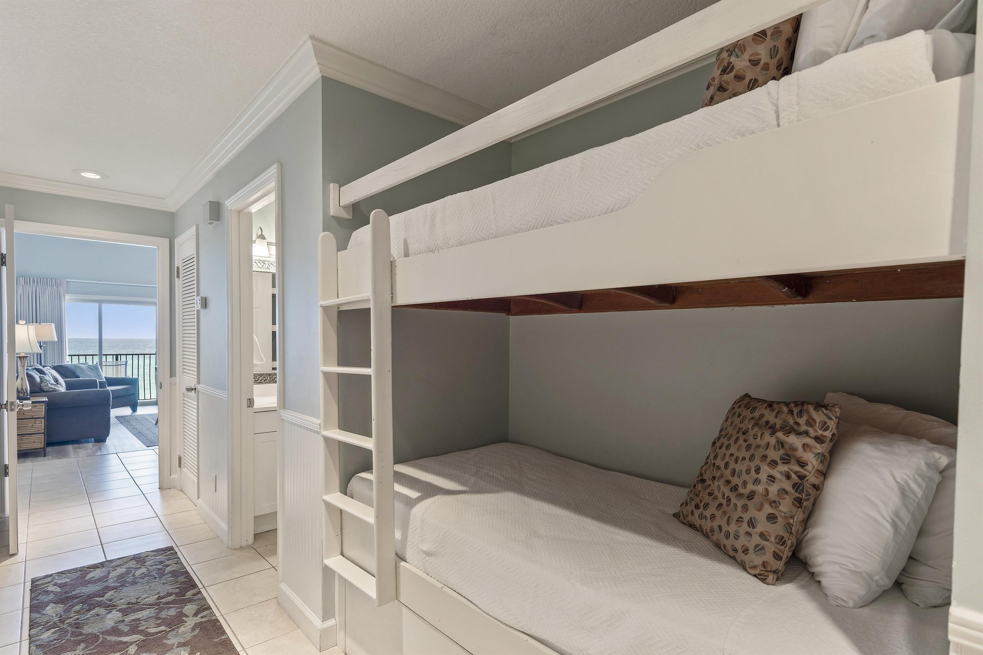 Coral Reef Club 38 11