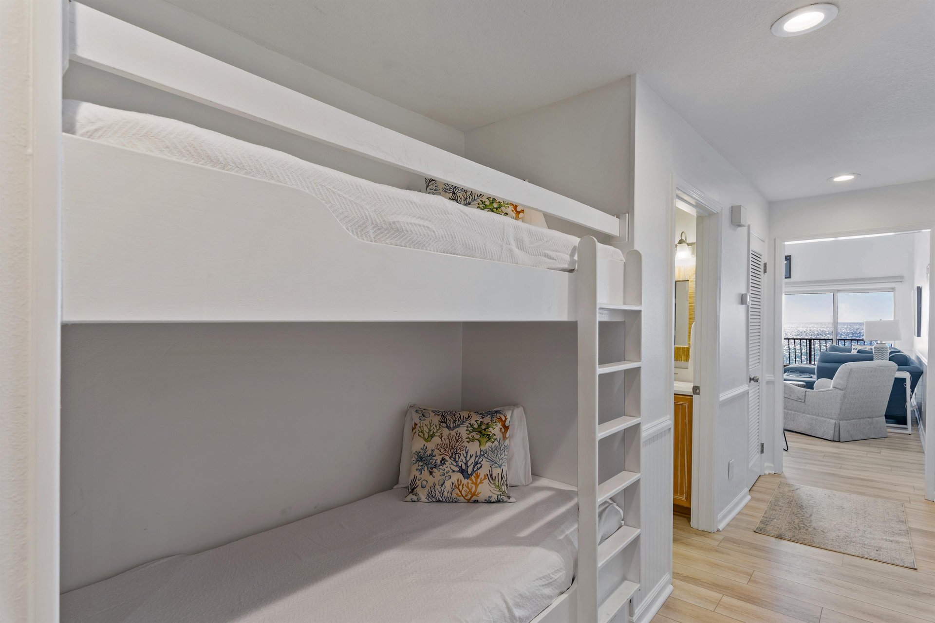 Coral Reef Club 44 11