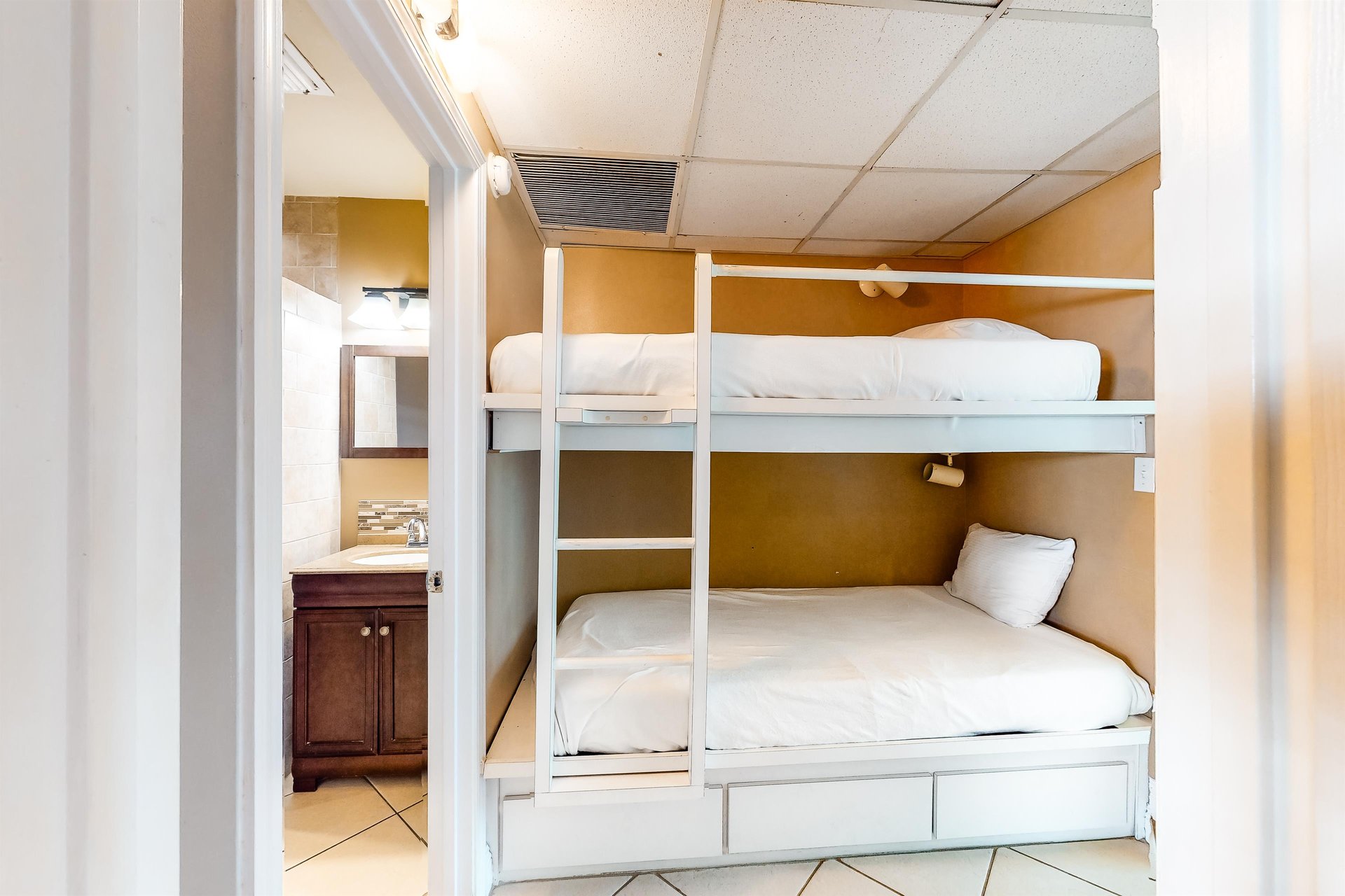 Nantucket Rainbow Cottages 04B 10