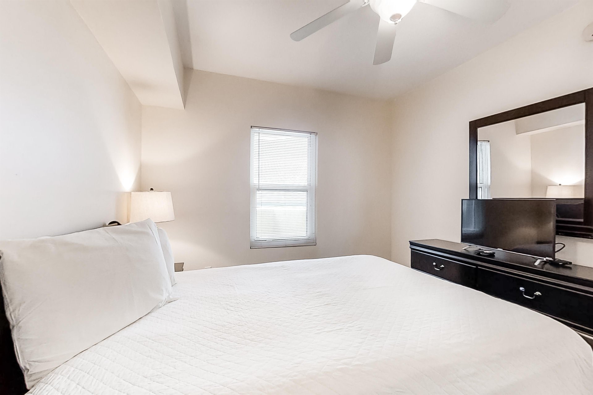 Sunrise Beach 2410  Beachfront Condo 17