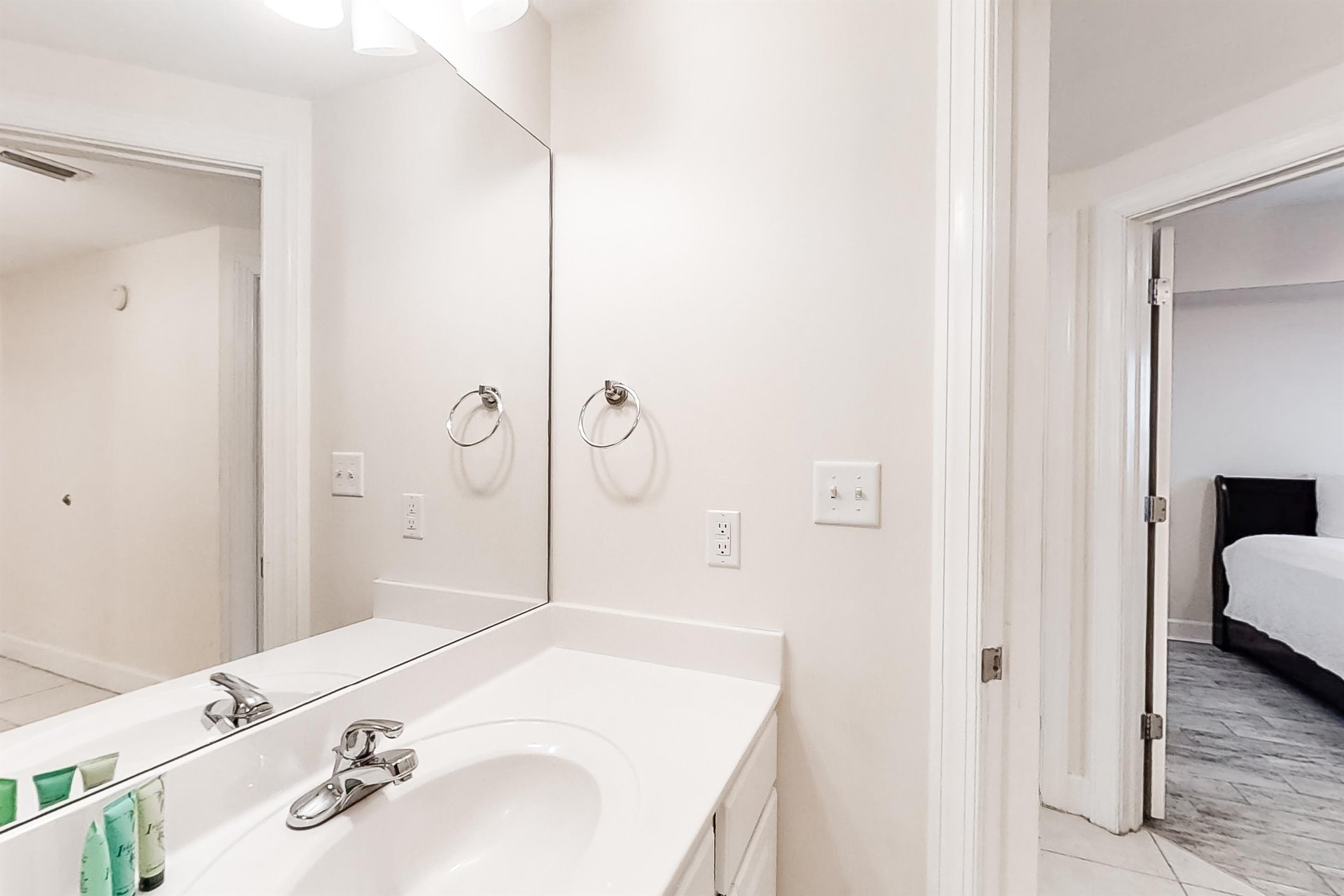 Sunrise Beach 2410  Beachfront Condo 19