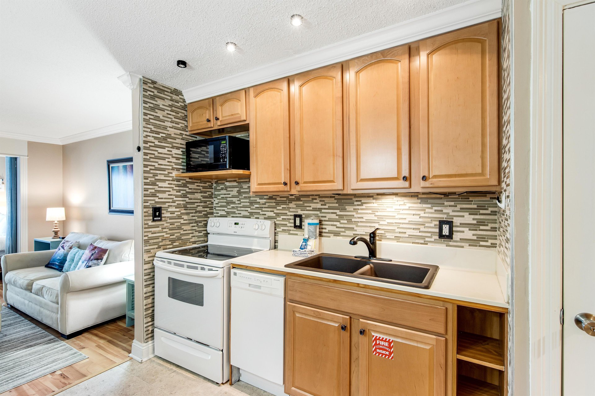 Sunset Harbor Palms 10311 9