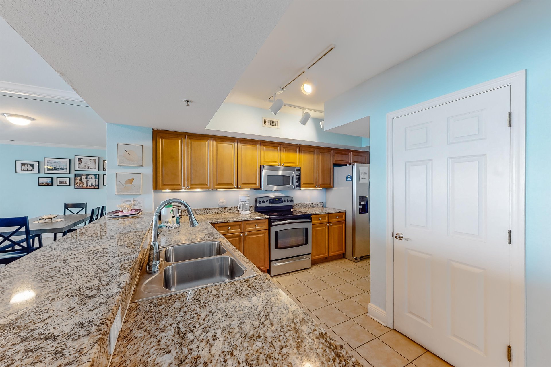 Emerald Beach Resort 2425 9