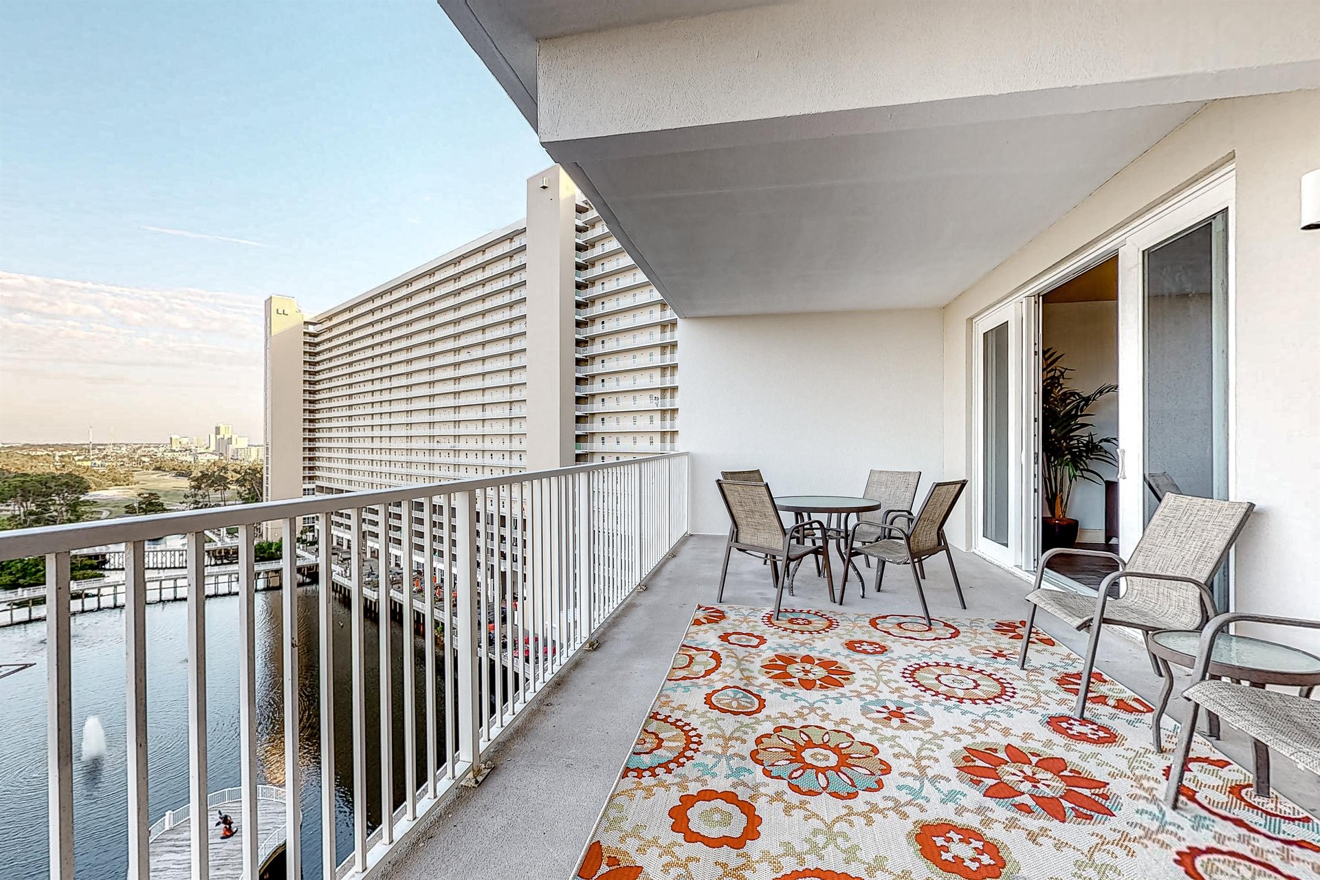 Laketown Wharf 934 2